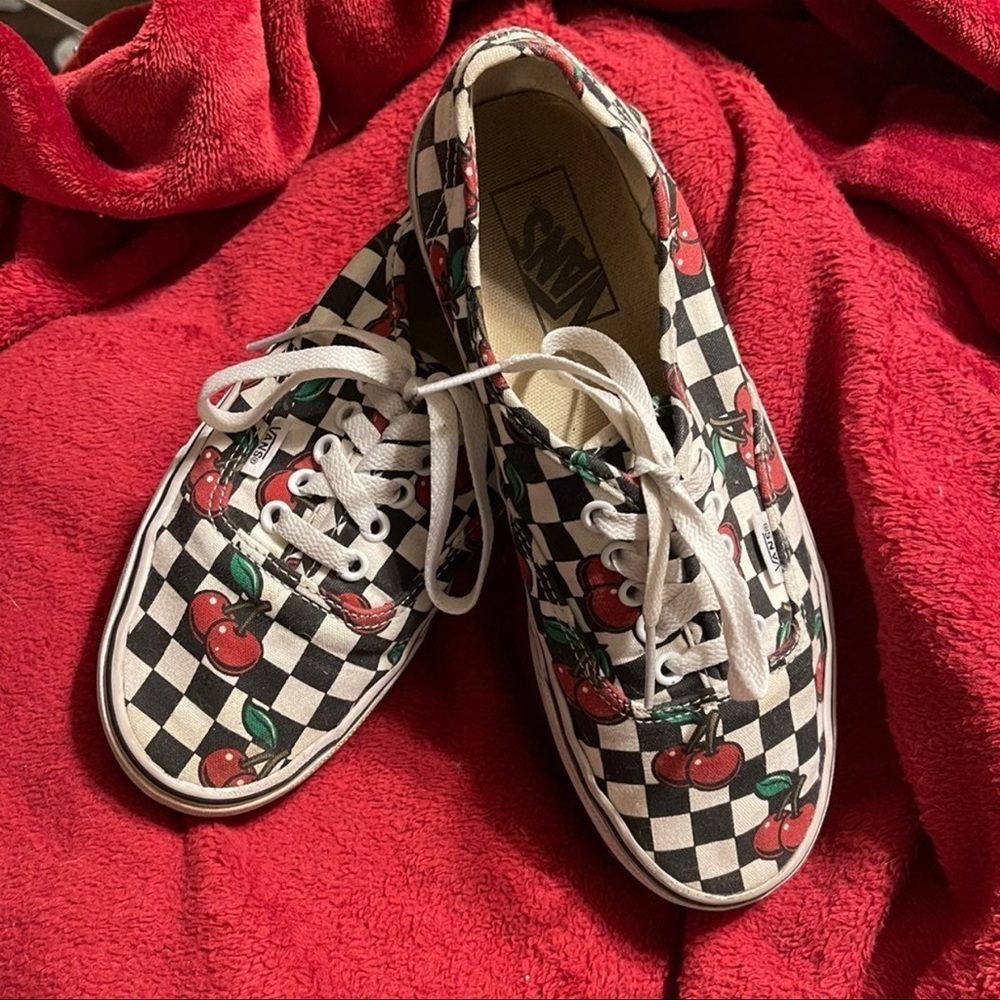 Size 9 Women's Vans Cherry